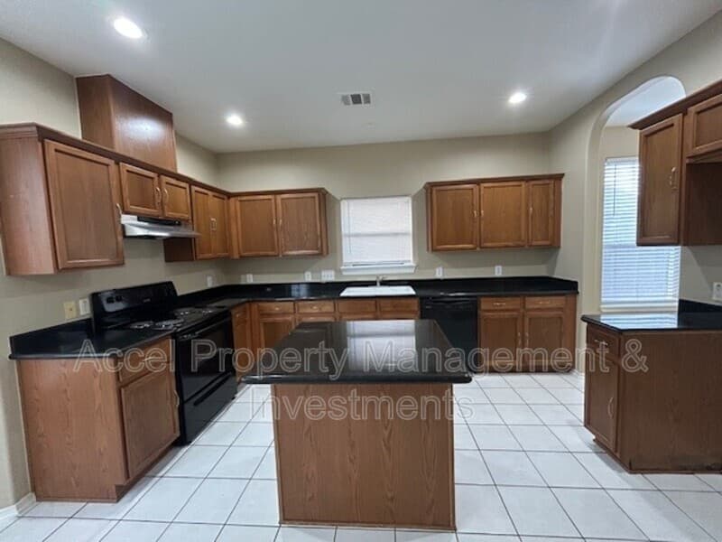 Mission Condo: 4510 Santa Inez St