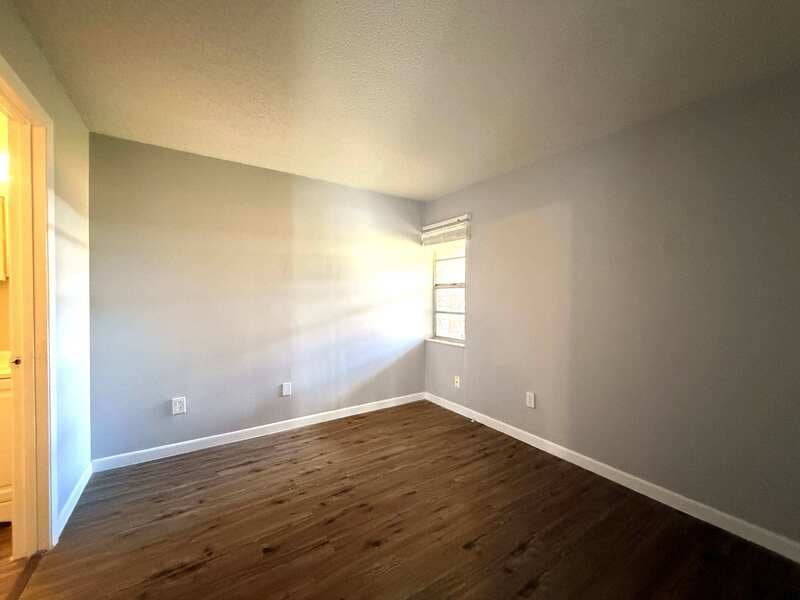 Brandon Condo: 3202 Bloomingdale Villas Court -3202
