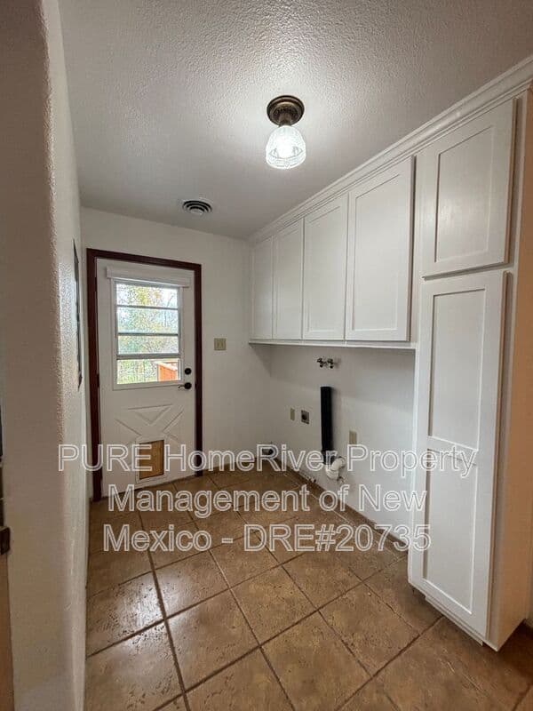 Flora Vista House: 7501 Old Aztec Hwy