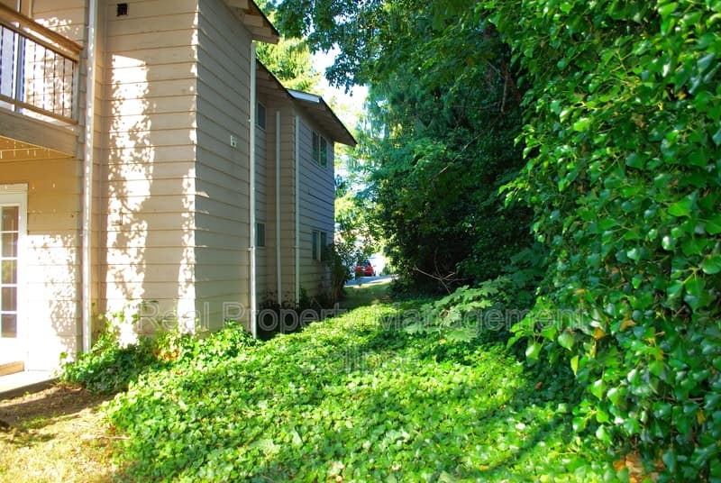 Everett Condo: 6130 W. Beech St