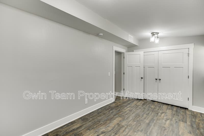 Buford House: 4615 S Lee Street