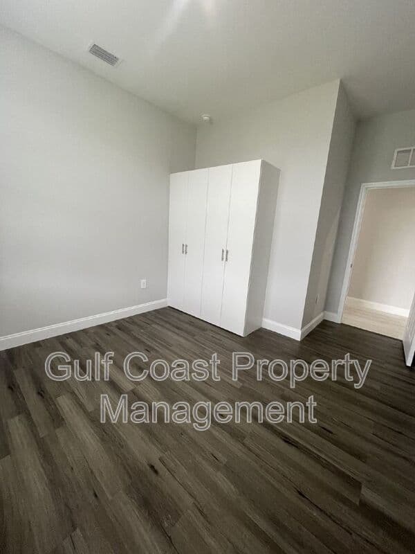 Lehigh Acres House: 662 Windermere Drive