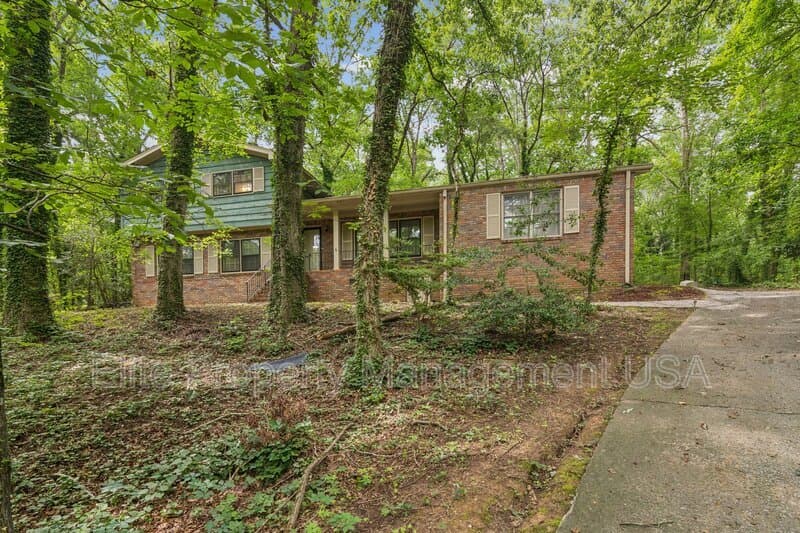 Atlanta House: 2600 Lantern Lane