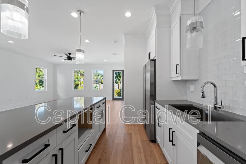 Sarasota House: 2345 Bahia Vista St