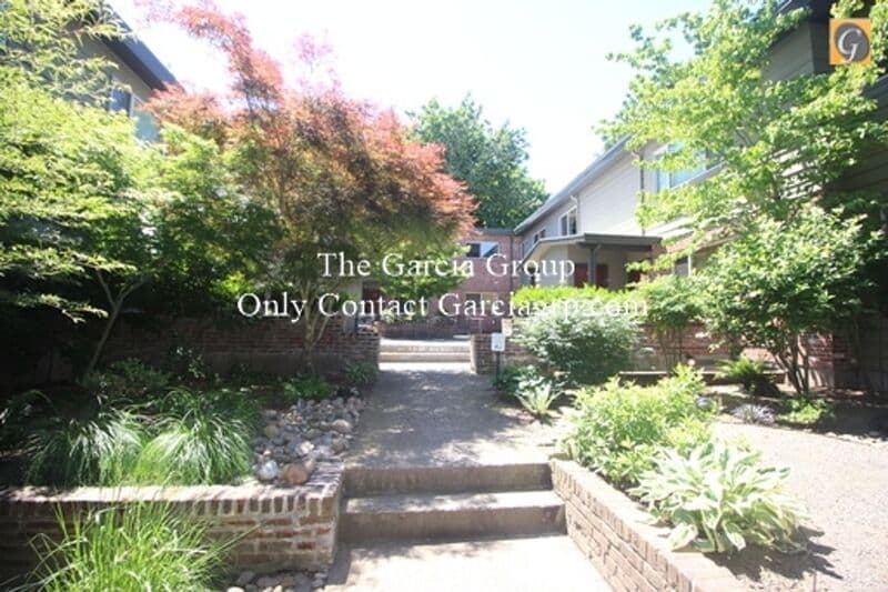 Portland Condo: 908 SW Gaines St
