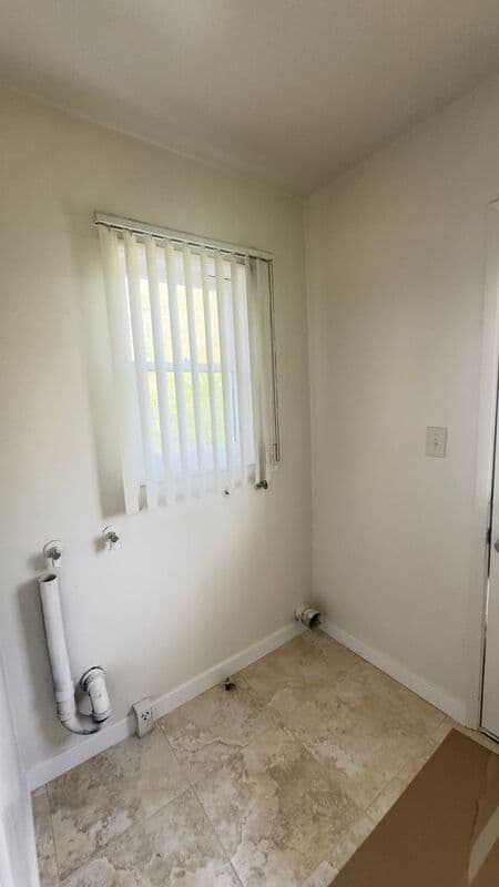 Glendora House: 427 E Haltern Ave