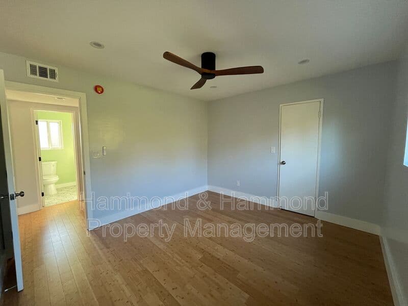 Van Nuys Condo: 5722 Woodman Ave.