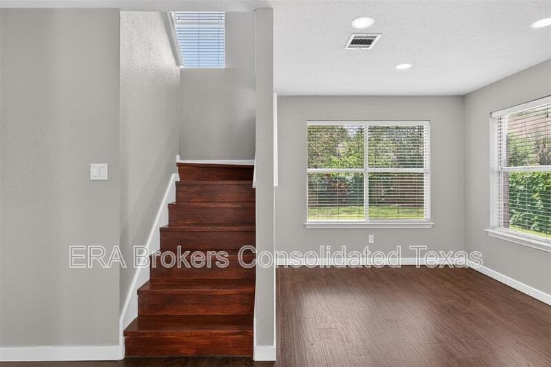 Austin House: 7601 Windrush Dr