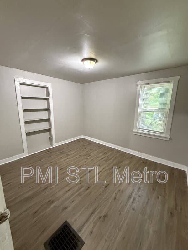 Saint Louis House: 6170 Emerald Avenue