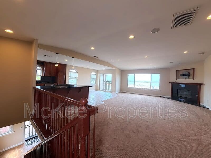 Imperial Beach House: 525 12th Street