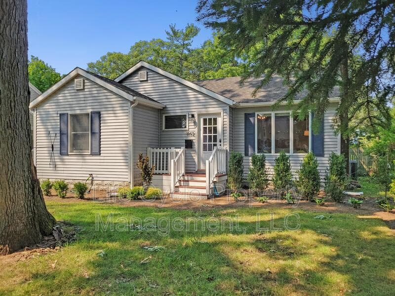 Muskegon Condo: 1852 Cedar Avenue - 1