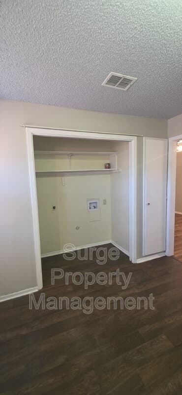 Benbrook Condo: 233 Vista Way