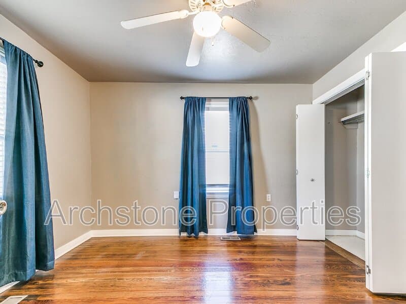 Edmond House: 202 E 3rd St