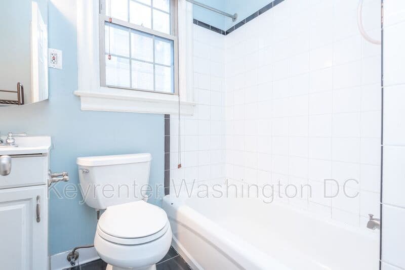 Washington Condo: 3010 Wisconsin Ave, NW