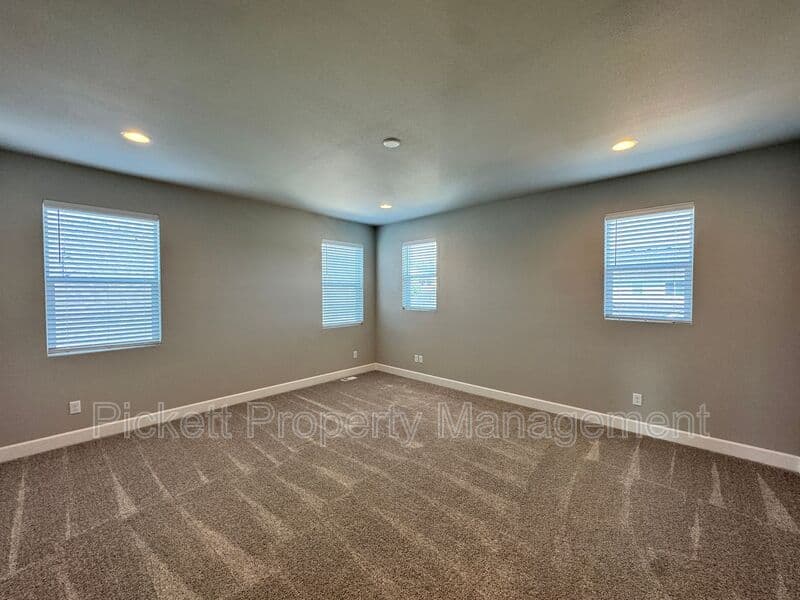 Port Orchard House: 3835 SW Alava Ct