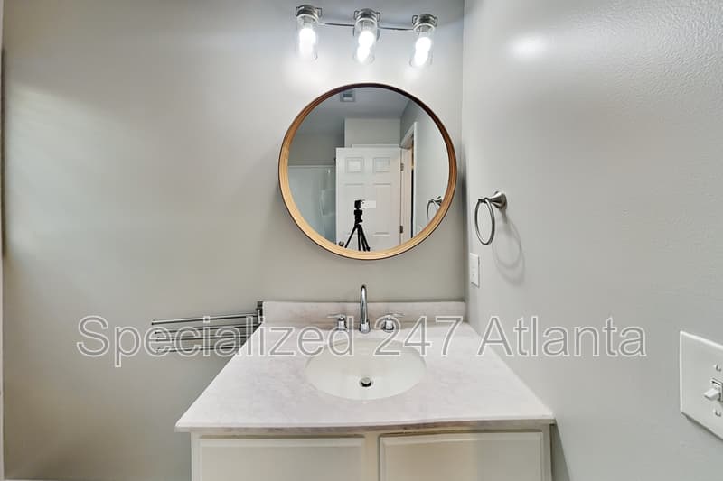 Atlanta House: 54 Hatcher Ave SW