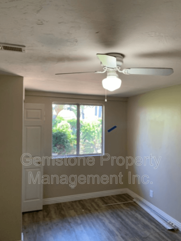 San Diego House: 4947 63rd St