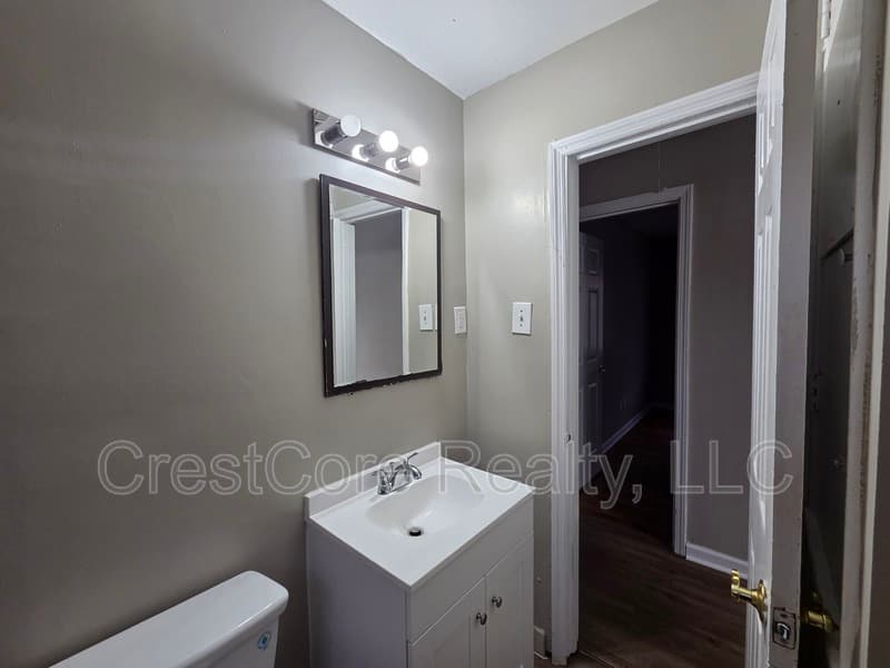 Memphis House: 4535 Beacon Hill Dr