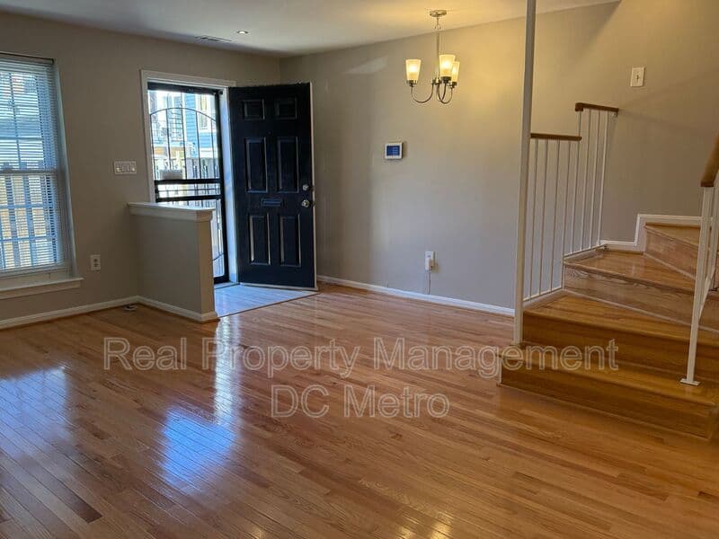 Washington House: 1125 Harvard St NW F