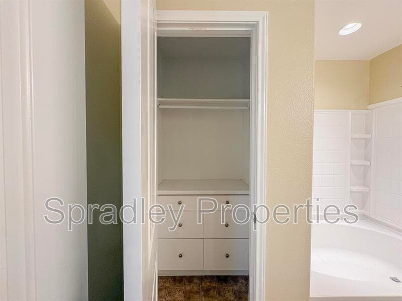 Temple House: 1047 Tumbleweed Trl