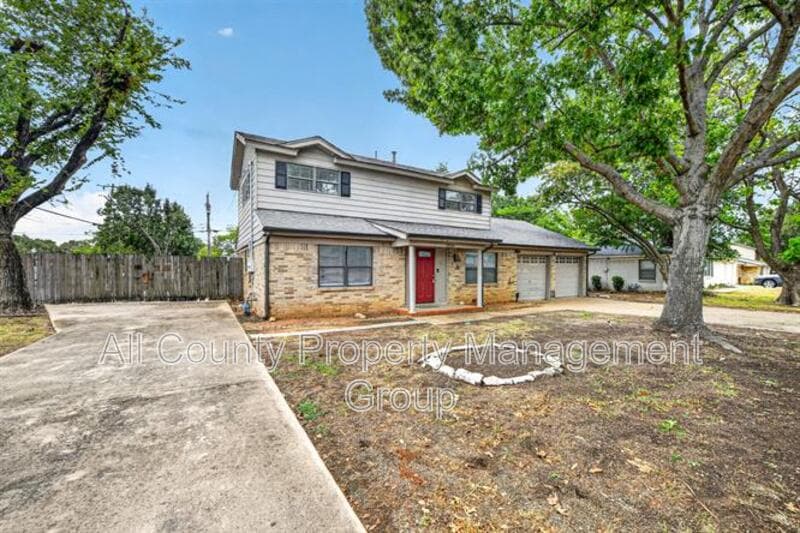 Bedford House: 2024 Charleston Drive
