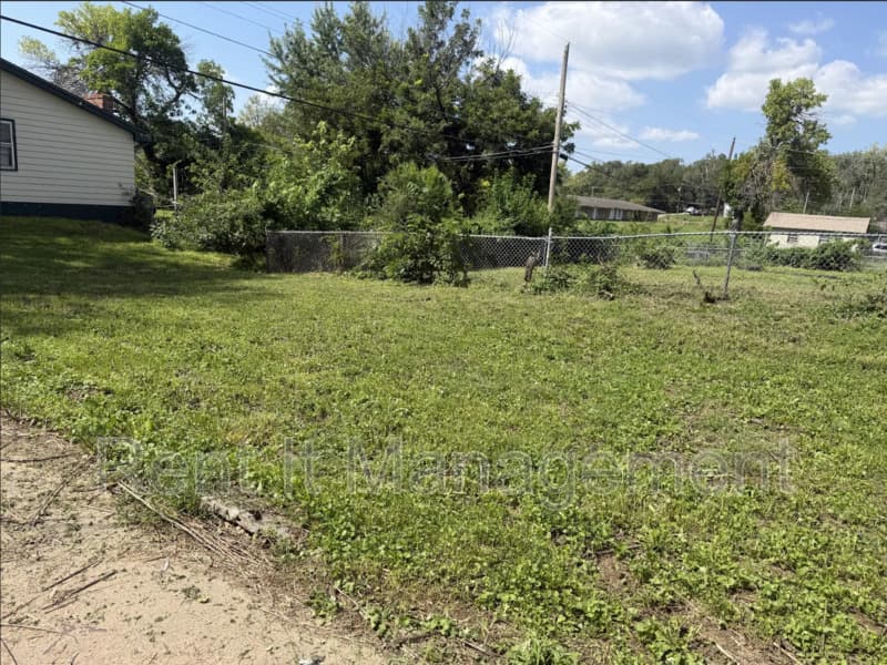 Omaha House: 5348 N 47th Ave