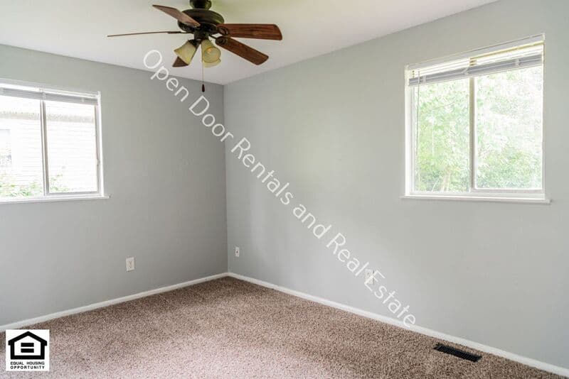 Fort Wayne House: 6718 Raintree Road