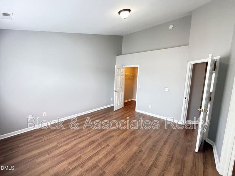 Raleigh House: 3113 Settle In Ln
