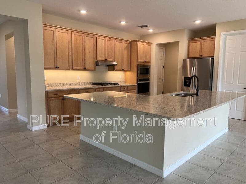 Ocala House: 10376 SW 99th Street