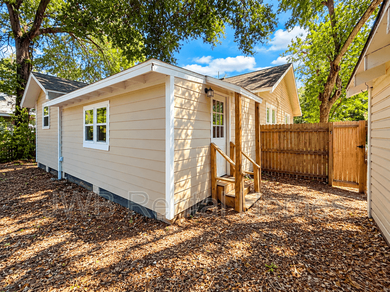 Jacksonville House: 3869 Concord St