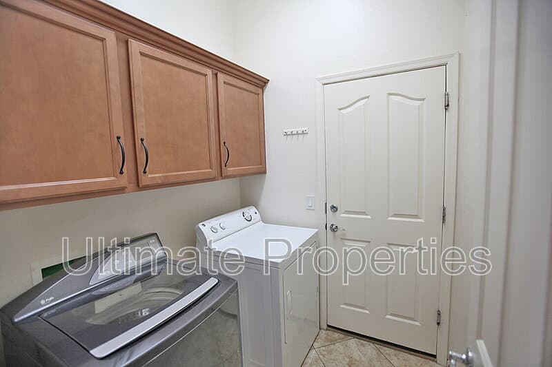 Peoria House: 29828 N 121st Ln
