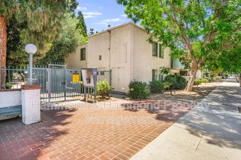 Tarzana Condo: 5700 Etiwanda Ave.