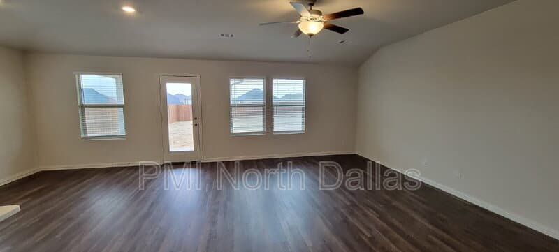 Fort Worth House: 2633 Oneida Lane
