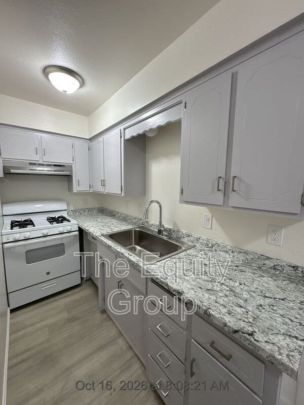 Visalia Condo: 816 West Murray Avenue