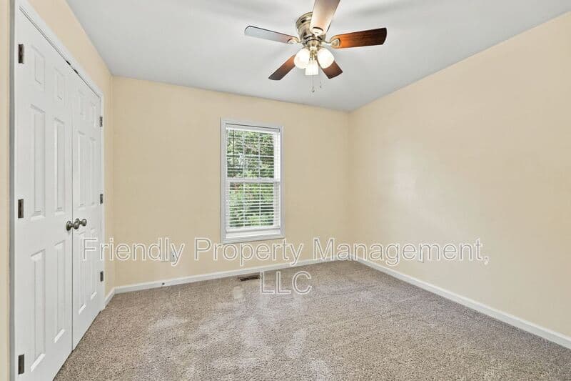 Greensboro House: 1 Llano Ct
