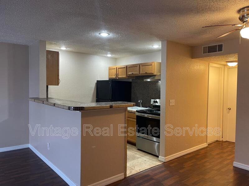 Tampa Condo: 9105 W Hillsborough Ave