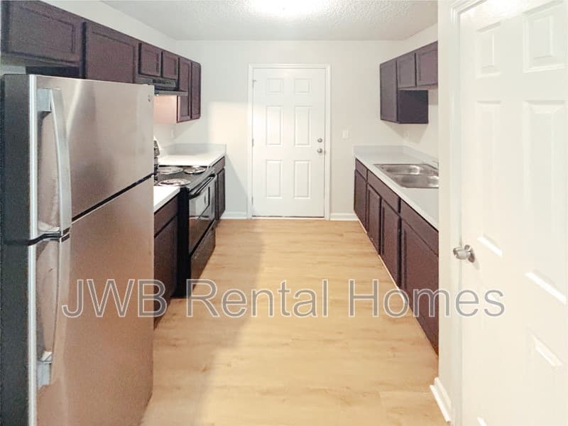 Jacksonville House: 2139 Sessions Ln