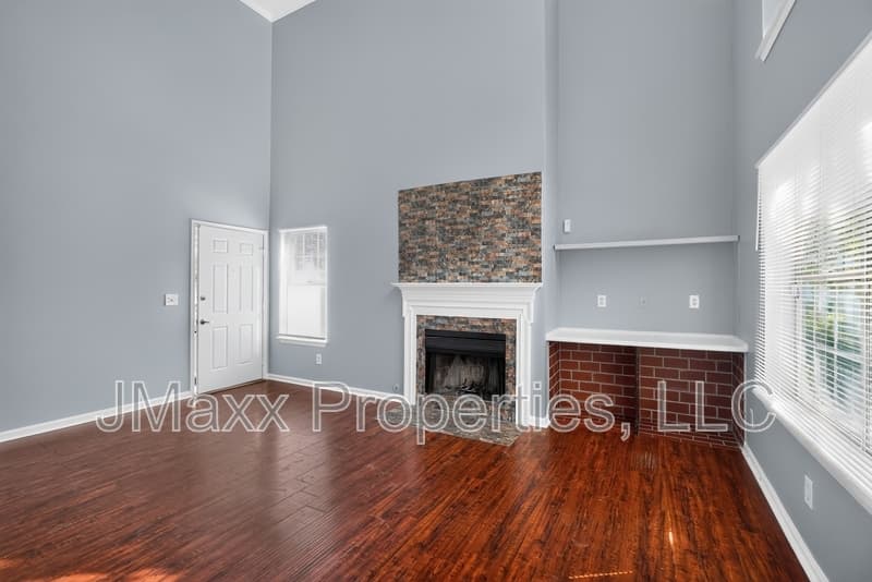 Norcross House: 1024 Wiltshire Way Northwest