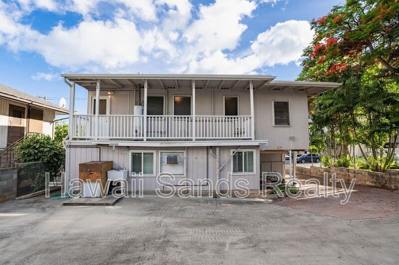 Honolulu House: 908 Kinau Street