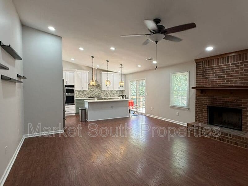 STONE MOUNTAIN House: 1239 AUTUMN HILL LANE