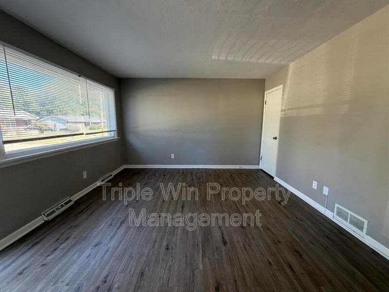 Maryland Heights House: 11490 Essex Ave