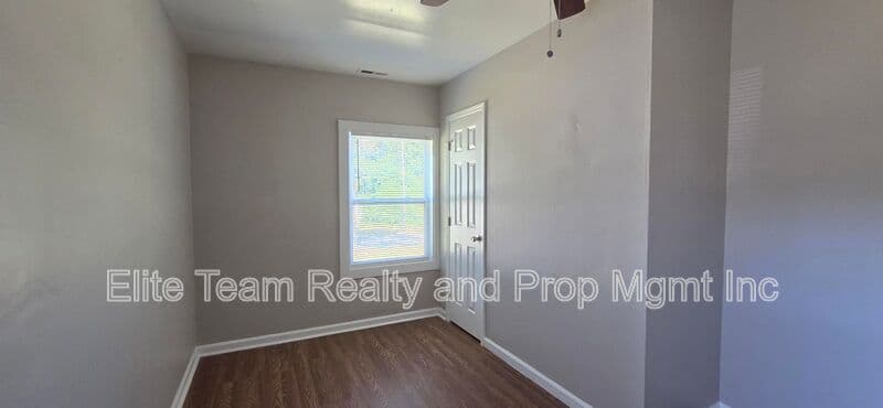 Kings mountain House: 916 Mountain Crest Dr