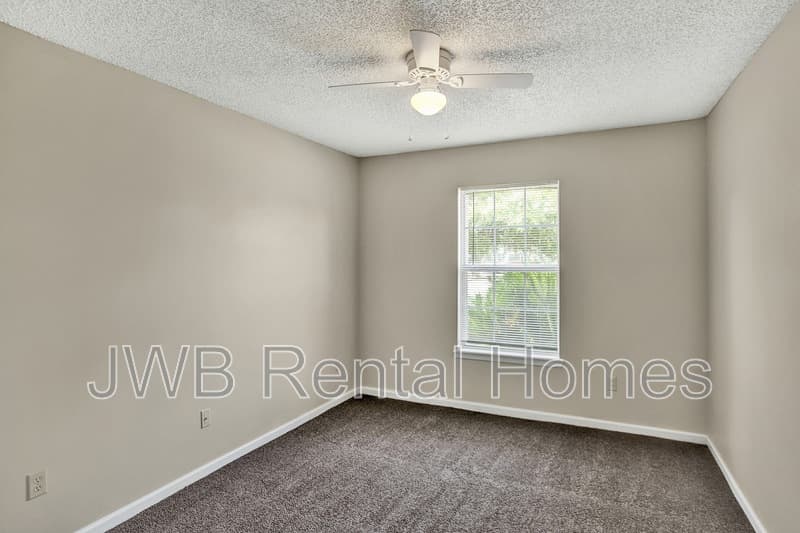 Jacksonville House: 8516 Shuter Ct