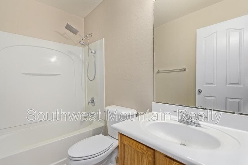 Maricopa House: 44856 W Paitilla Lane