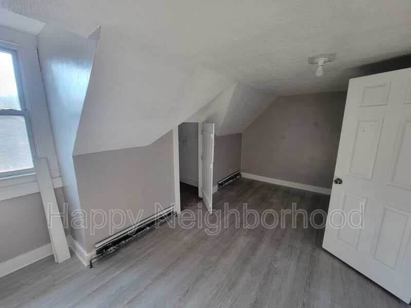 Middletown House: 46 Green StreetUnit 2B