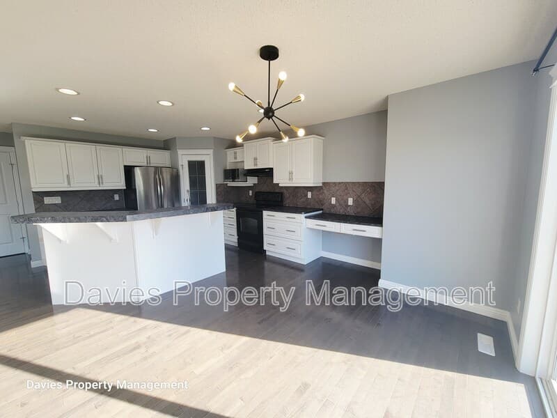 Edmonton House: 1020 118A Street SW