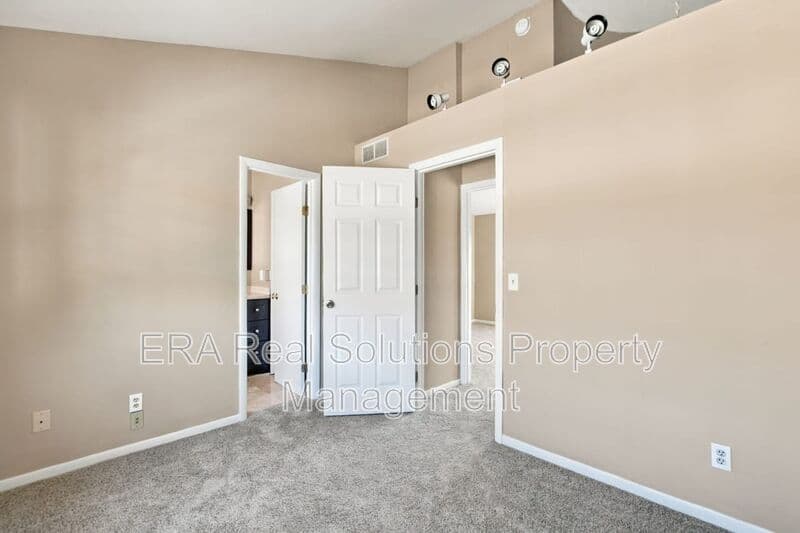 Cincinnati House: 2436 Grandview Ave.