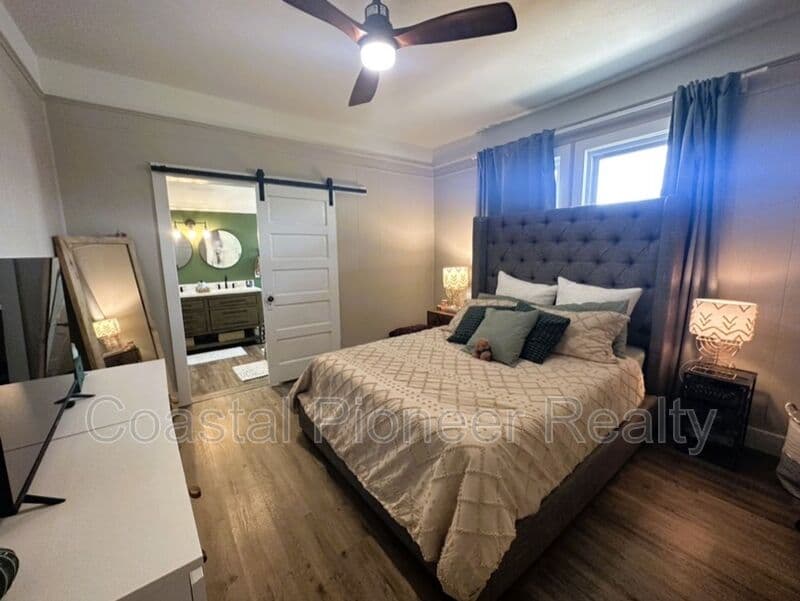 Tampa House: 115 W Plymouth St