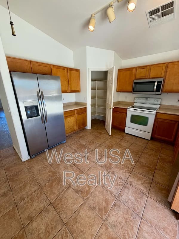 Coolidge House: 329 S 16th St