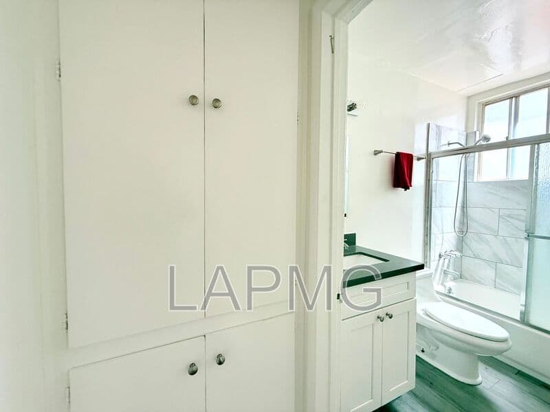 Los Angeles House: 1029 N. Ardmore Avenue